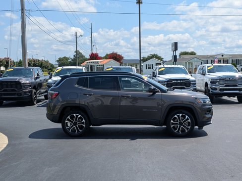 Used 2023 Jeep Compass Limited image 4