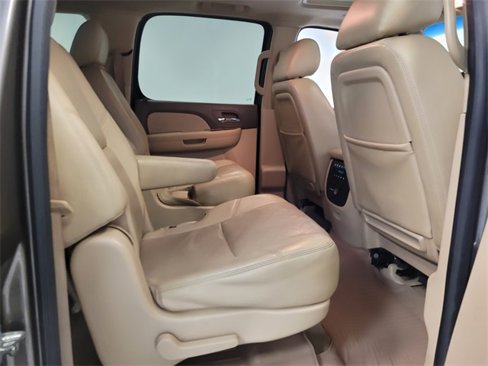 Used 2012 Chevrolet Suburban LTZ image 15