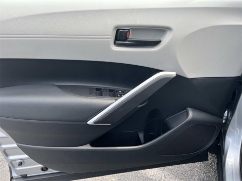 Used 2025 Toyota Corolla Cross L image 25