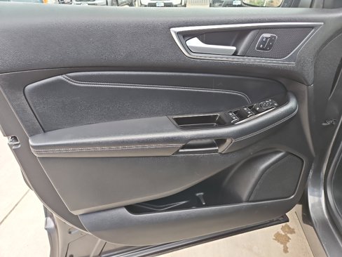 Used 2018 Ford Edge Titanium image 13