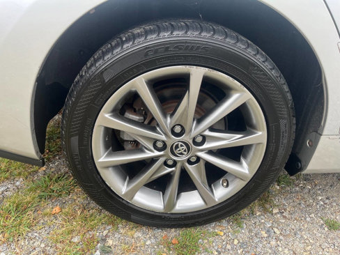 Used 2016 Toyota Prius V Five image 12