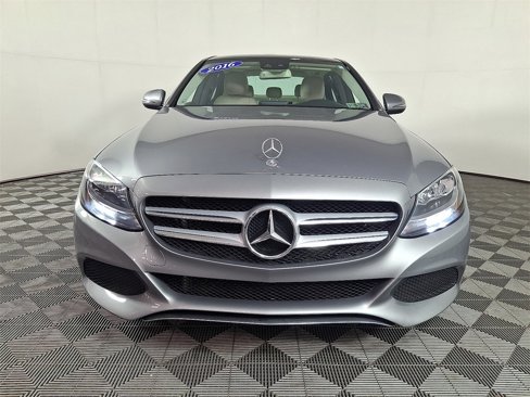 Used 2016 Mercedes-Benz C 300 4MATIC Sedan image 4