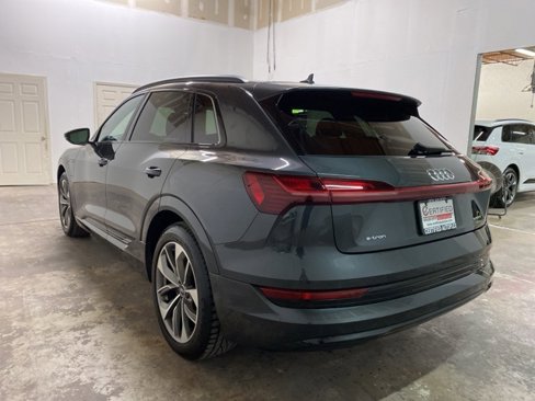 Used 2021 Audi e-tron Premium w/ Black Optic Package image 4
