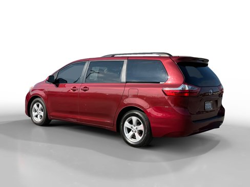 Used 2016 Toyota Sienna LE image 3