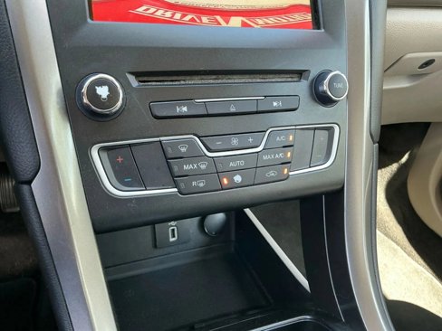 Used 2018 Ford Fusion SE w/ Fusion SE Technology Package image 31