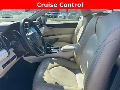 Used 2020 Toyota Camry XLE image 9
