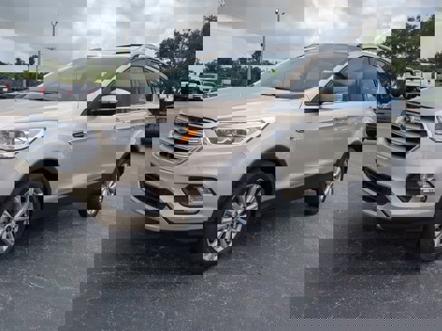 Used 2018 Ford Escape Titanium image 8