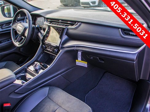 New 2025 Jeep Grand Cherokee Altitude image 16