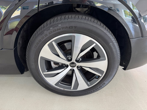 Used 2024 Audi Q8 e-tron Premium image 30