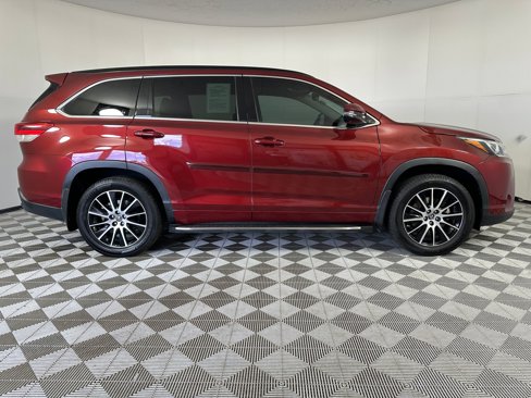 Used 2017 Toyota Highlander AWD V6 image 7