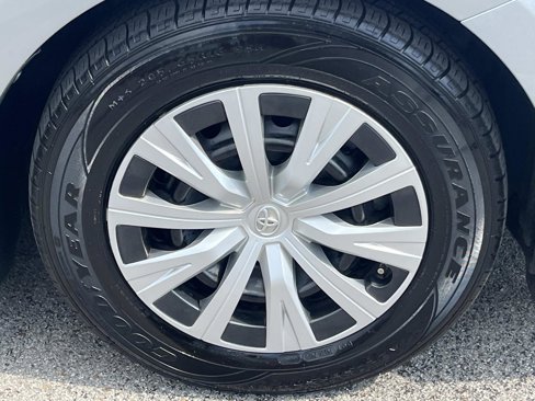 Certified 2019 Toyota Camry LE image 9