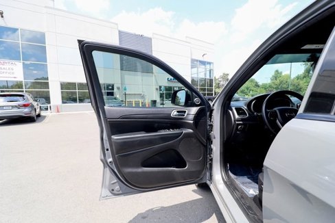 Used 2019 Jeep Grand Cherokee Altitude image 32