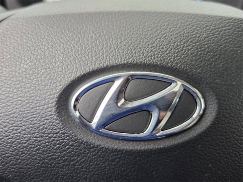 Certified 2025 Hyundai Venue SEL image 29
