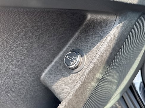 Used 2022 Chevrolet Traverse LT image 29
