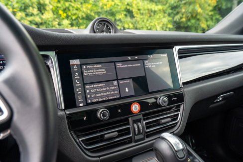 Certified 2024 Porsche Macan image 32