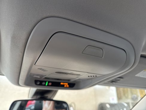 Used 2023 GMC Acadia SLT image 26