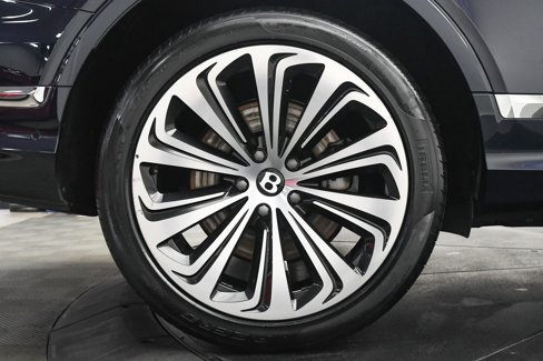 Used 2023 Bentley Bentayga image 32