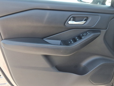 Used 2024 Nissan Rogue SV image 13