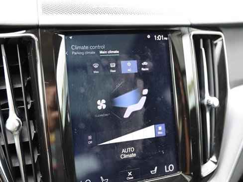 Used 2019 Volvo XC60 T5 Momentum w/ Multimedia Package image 26