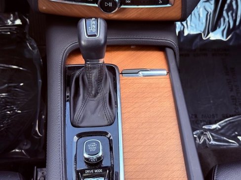 Certified 2021 Volvo XC90 T6 Momentum w/ Climate Package image 20