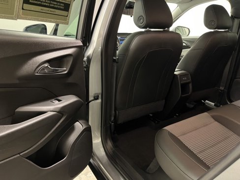 Used 2024 Chevrolet Trax LT w/ LT Convenience Package image 21