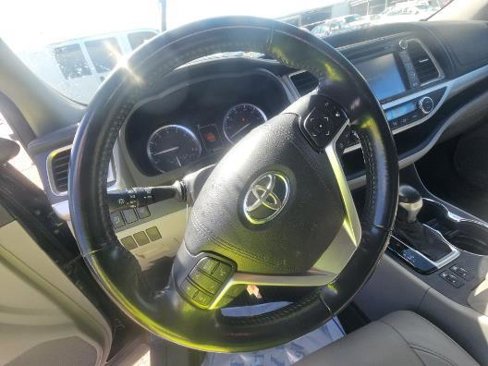 Used 2018 Toyota Highlander XLE image 9