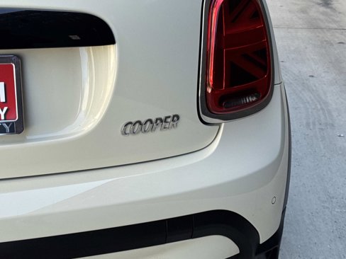Used 2023 MINI Cooper 2-Door Hardtop image 5