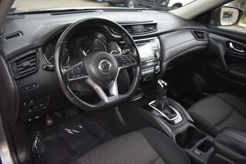 Used 2017 Nissan Rogue SV image 17