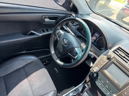 Used 2017 Toyota Camry SE image 25