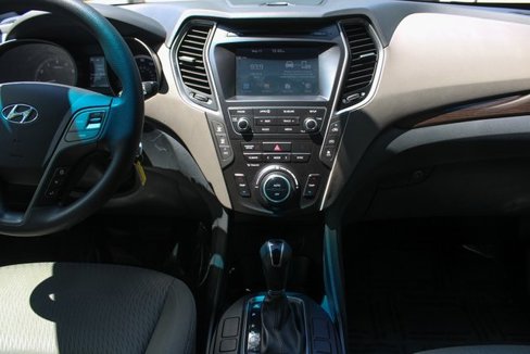 Used 2017 Hyundai Santa Fe SE image 16