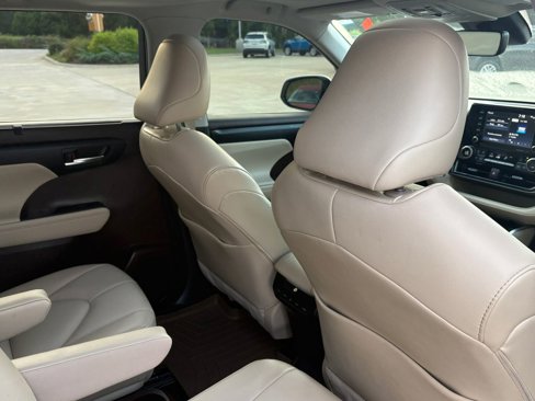 Used 2021 Toyota Highlander XLE image 26
