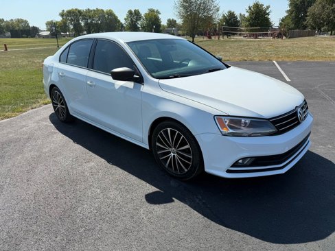 Used 2016 Volkswagen Jetta Sport image 3