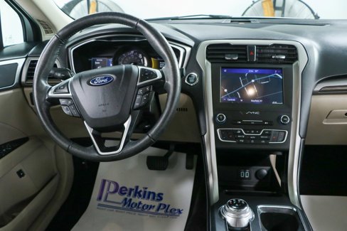 Used 2020 Ford Fusion SEL image 17