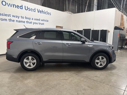 Used 2023 Kia Sorento LX image 7
