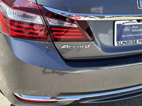 Used 2017 Honda Accord EX image 8