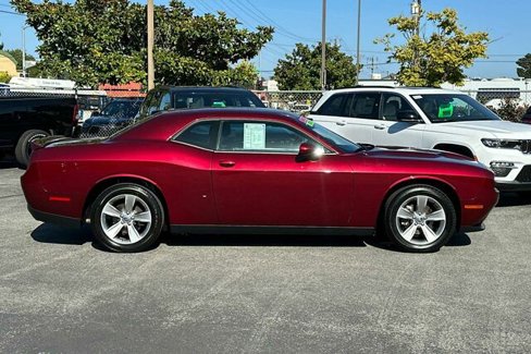 Used 2019 Dodge Challenger SXT image 3