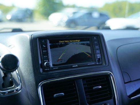 Used 2017 Dodge Grand Caravan SE image 16