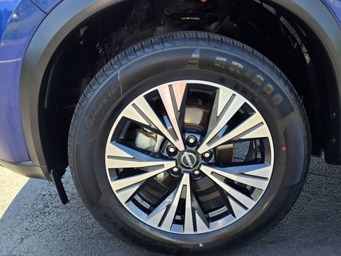 Used 2023 Nissan Rogue SV image 11