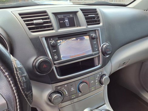 Used 2013 Toyota Highlander Plus image 9
