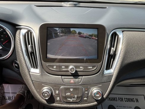 Used 2016 Chevrolet Malibu LT image 8