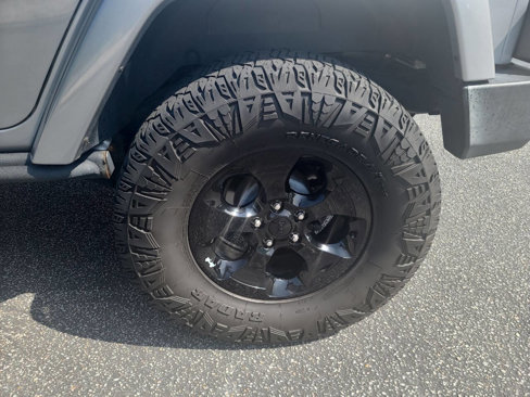 Used 2015 Jeep Wrangler Unlimited Sahara image 11