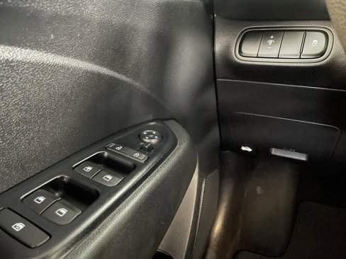 Used 2020 Hyundai Venue SE image 15
