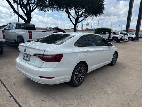 Used 2021 Volkswagen Jetta SE w/ SE Cold Weather Package image 4