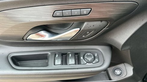 Certified 2024 GMC Terrain SLT image 22
