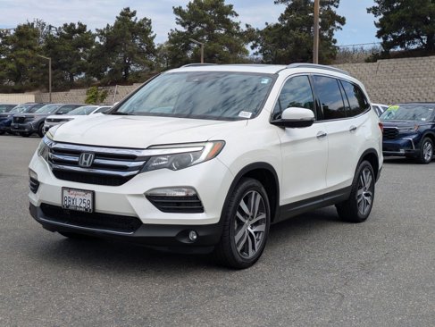 Used 2018 Honda Pilot Touring image 1