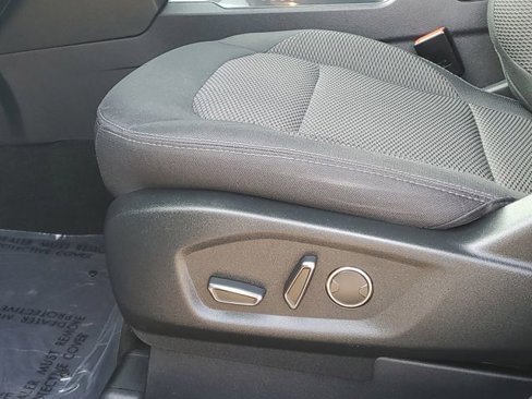 Used 2018 Ford Explorer XLT image 12