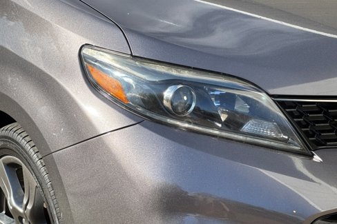 Used 2019 Toyota Sienna SE image 10