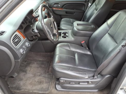 Used 2013 Chevrolet Suburban LT image 10