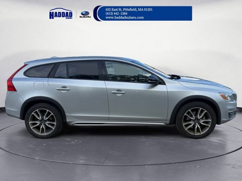 Used 2017 Volvo V60 T5 Cross Country w/ Convenience Package image 7