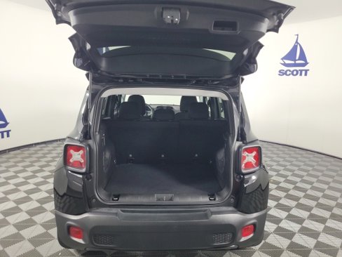 Used 2020 Jeep Renegade Latitude w/ Cold Weather Group image 23